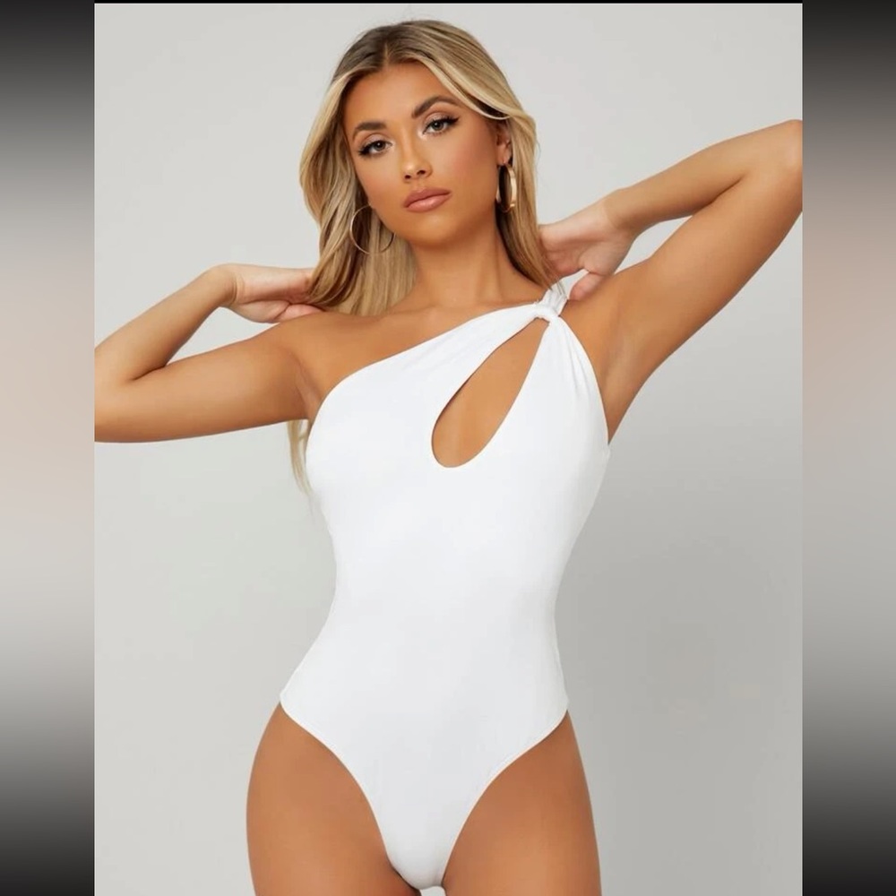 White Cut Out One Shoulder Cheeky Bodysuit Size Large